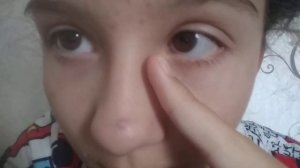 туториал как почесать глаз