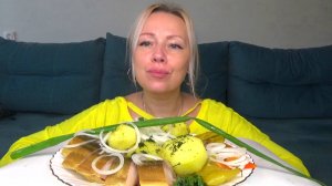 Мукбанг картошка отварная, рыбка скумбрия ,капуста квашеная,перец, еда на камеру!