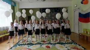 Песня "Белые шарики",исполняет хоровой коллектив "Домисолька"
муз.Е.Романовой,мл.Д.Филонова