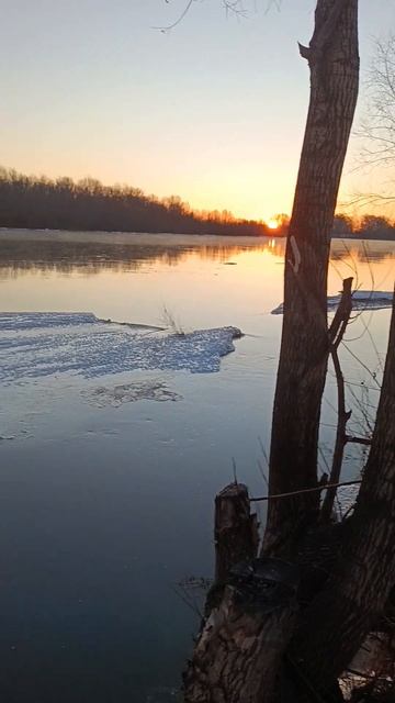 река Уфа выше паромной переправы. смотреть онлайн