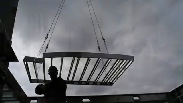 Декоративный фасад дома из готовых панелей с отделкой под кирпич