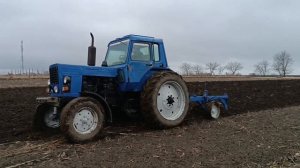 Весенняя пахота на белорусе, регулировка плуга !