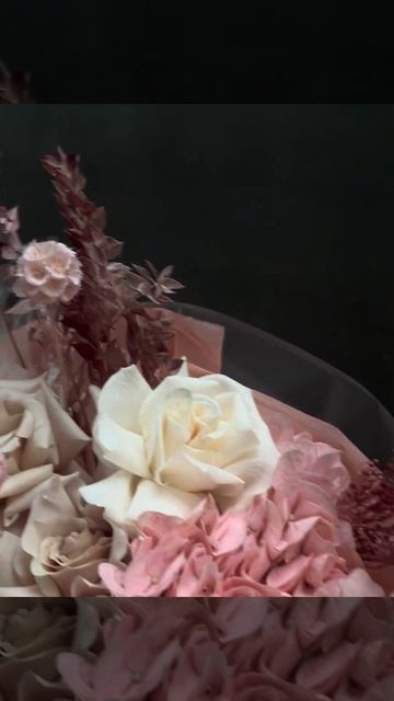 Букет "Махинур" из роз и гортензий смотреть онлайн