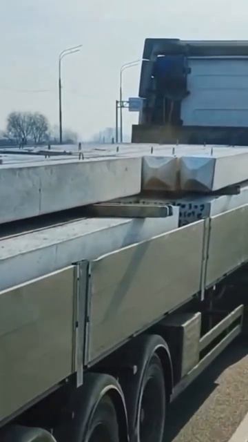 Опасный груз на открытом грузовике #truck смотреть онлайн