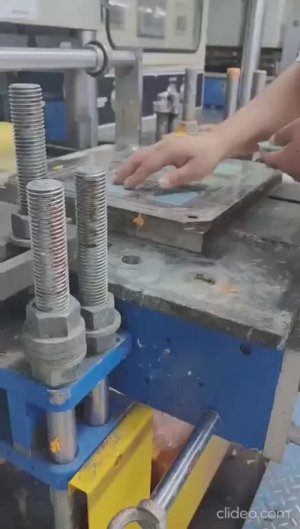 Прессование силикона с применением закладных деталей из огнеупорного стекла