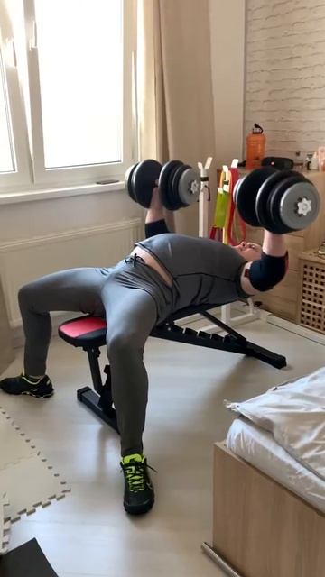 Жим гантелей на горизонтали 45+45кг смотреть онлайн