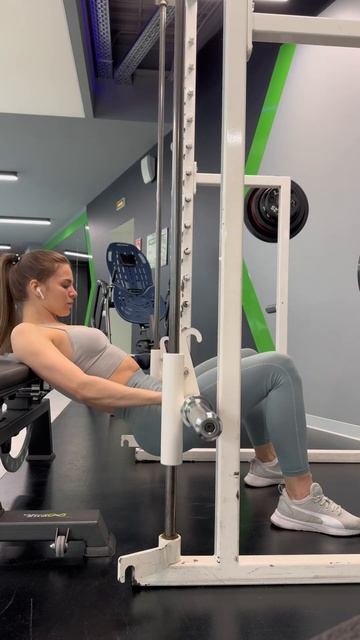 Ягодичный мостик в Смите смотреть онлайн