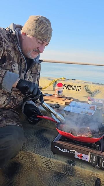 КАК ОПРЕДЕЛИТЬ УРОВЕНЬ ПРОЖАРКИ СТЕЙКА ПО ЛИЦУ. СОЛИМ смотреть онлайн