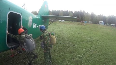 Посадка в самолет 9 человек (1 спортсмен). Аэроклуб Поро