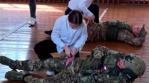 Военные медики из 810-й бригады обучают детей из Курской области правилам оказания первой помощи