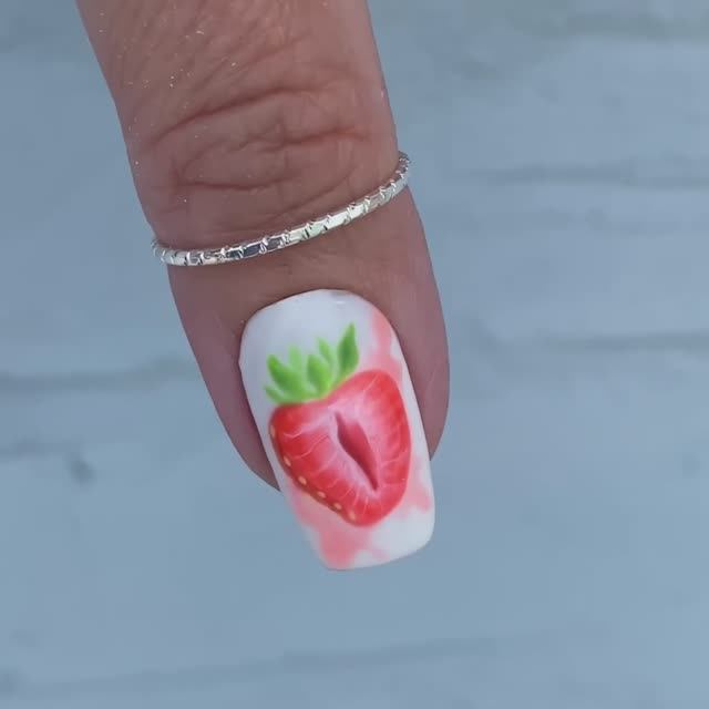 -Клубника на ногтя. Дизайн ногтей клубника