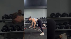 Тяга гантели в упоре о скамью (спина)