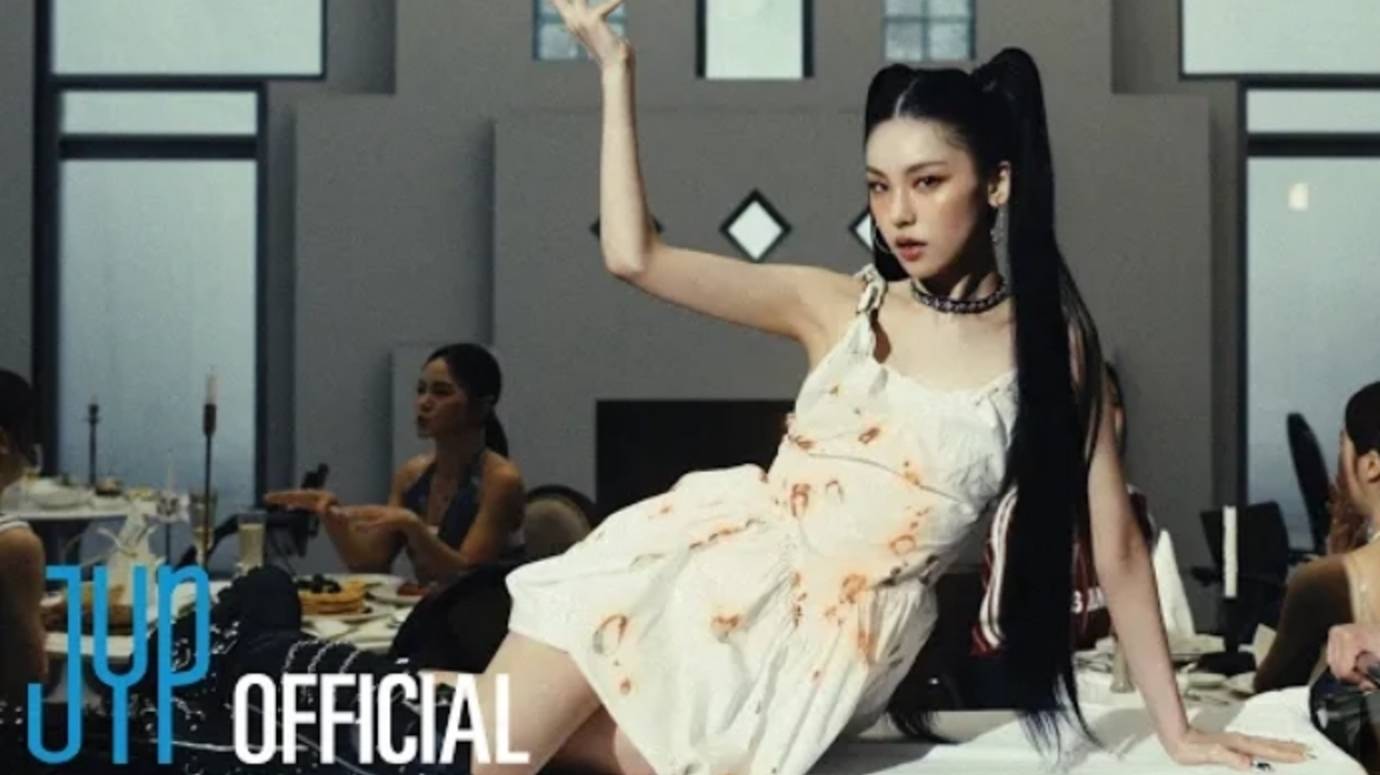 Air (official music video) смотреть онлайн