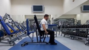 Плечи - разводка гантелей сидя, через стороны