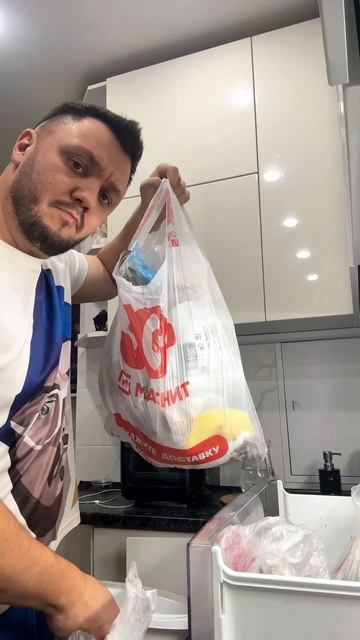 МОЮ ХОЛОДИЛЬНИК. ЧТО НАШЕЛ В МОРОЗИЛКЕ смотреть онлайн