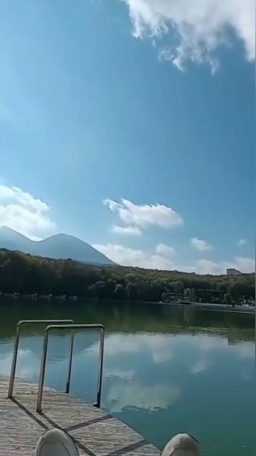 Железноводск,Озеро Курортное.И гора Железная на горизонте. смотреть онлайн