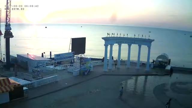 Вебкамера "Ротонда". Запись 20.08.2017 06:00:03 смотреть онлайн