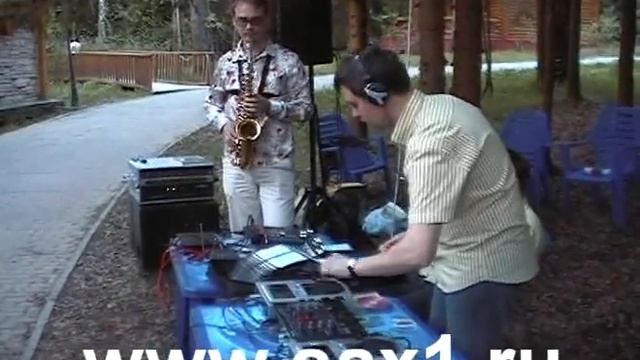 Истра Холидей саксофонист в лесу смотреть онлайн