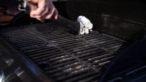 Сочное каре ягненка в специях на газовом гриле