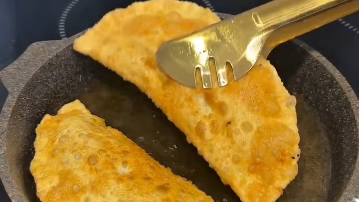 Рецепт Вкусных Сочных ЧЕБУРЕКОВ...🥟😋    в описании ✍️