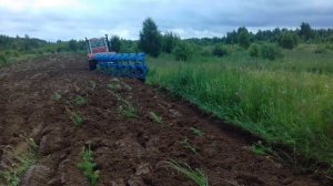 LEMKEN Diamant - 11 7+1 Запахиваем деревья плугом.