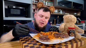 SPICY NOODLES, BEEF STEAK AND CUTLETS, ASMR MUKBANG, АСМР МУКБАНГ, 먹방, 大食い, たべる, 谢尔盖