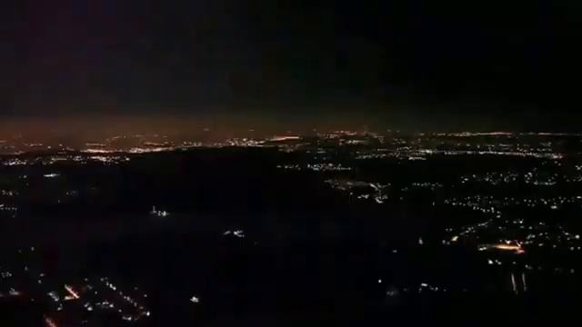 посадка самолета ночью ! вид из кабины смотреть онлайн