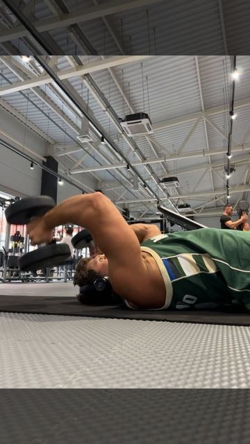 Французский жим с гантелями лежа на полу 16кг*12 смотреть онлайн