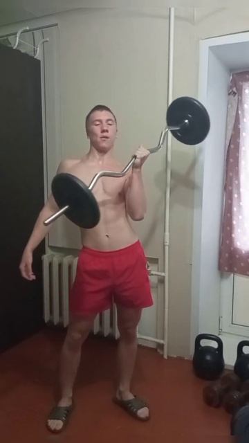 Подъём на бицепс и жим одной левой рукой, штанга 25 кг. смотреть онлайн