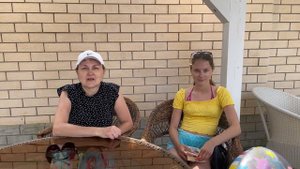 Интервью с гостями: Грейс Калифорния, бассейн и рестор