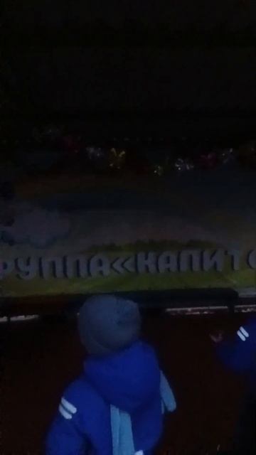 В саду #новыйгод #брат #семья #дети #близнецы #праздник # смотреть онлайн