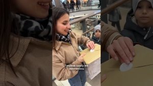 Встретилась с читательницей моего блога, чтобы лично передать ей свой Сборник нот о любви