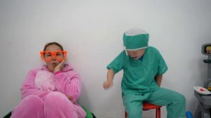 37 A child plays doctor with his mother, she got sick and started sneezing