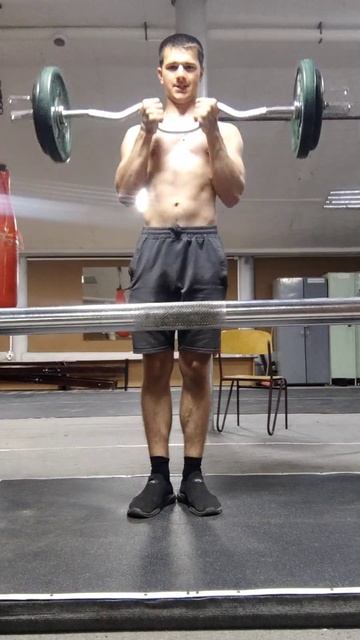 ПОДЪЁМ штанги НА БИЦЕПС 40кг+ #штанга #гриф #бицепс #наби смотреть онлайн