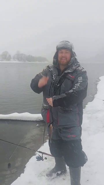 Зимний лещик на фидер. #рыбалка #зима #рыбалказимой смотреть онлайн