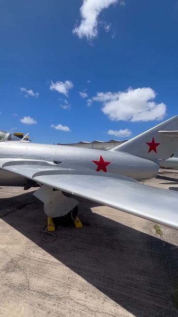 СОВЕТСКИЙ САМОЛЕТ МИГ-15 В США. А ЧТО ОН ТУТ ДЕЛАЕТ? Подп смотреть онлайн