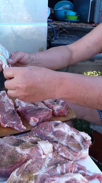 И ЧТО ЖЕ ДЕЛАЕТ ЭТОТ ПАРЕНЬ? #short #рыбалка #fishing #nature  #fish # смотреть онлайн