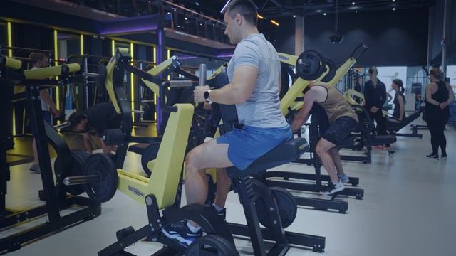 Горизонтальная тяга в рычажном тренажере