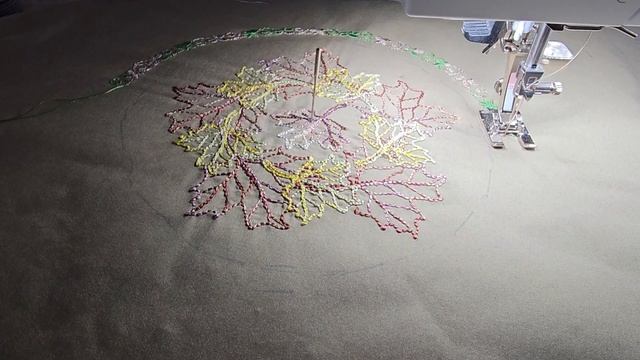 Bernina 790 шитье по кругу создание дизайна из одного элеме