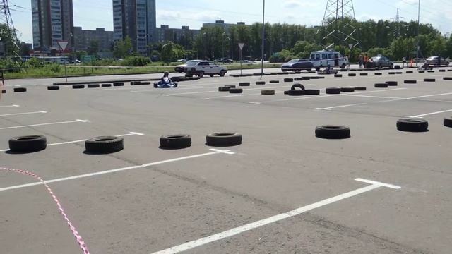 Картинг. Владимир, парковка у "Глобуса". Июнь 2013. 3 заезд смотреть онлайн