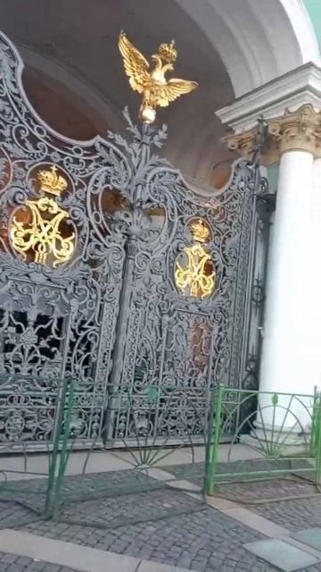 Зимний дворец. Будем брать? 🤔 #питер #музыка #чайф #travel смотреть онлайн