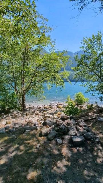 Офигительное место для кемпинга на озере! #кемпинг #ры? смотреть онлайн