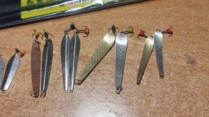 Набор зимних блесен для любительской ловли окуня.