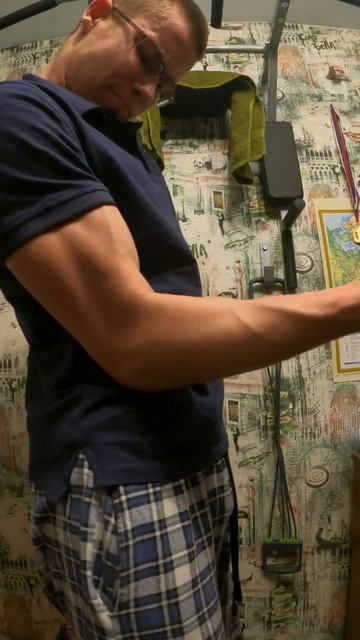 Подъем гири 24 кг на бицепс смотреть онлайн