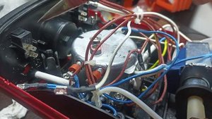 Кофеварка Ariete 1388 не подаёт воду.