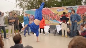 Battle Time. Прыжки на одной руке