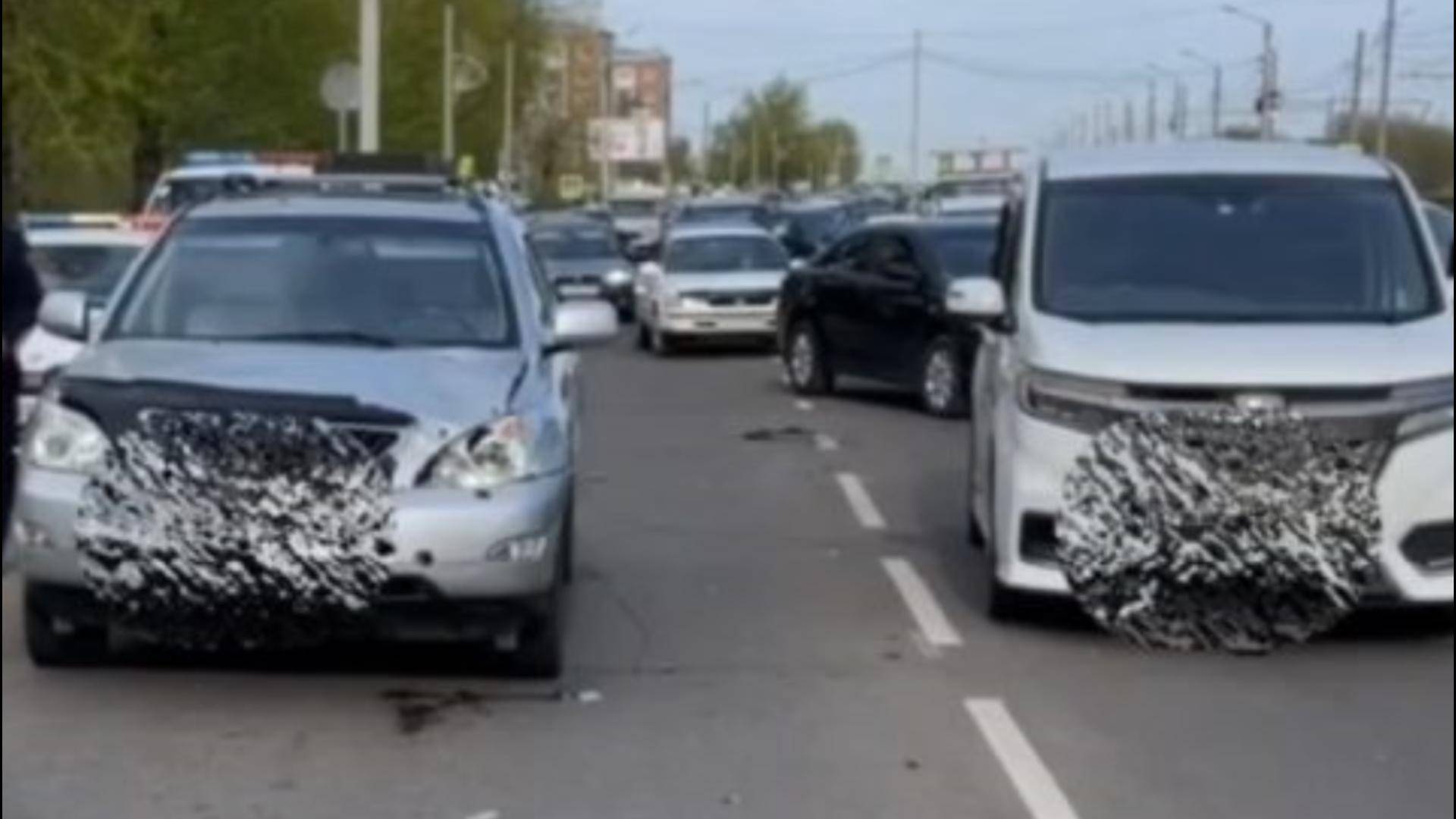 Россиянка попала сразу под два автомобиля