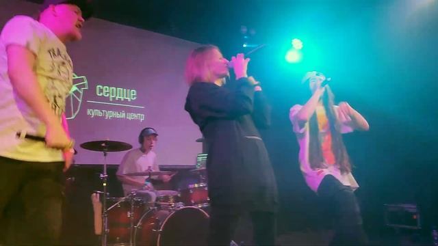 Gonzo Fellaz feat. ЛАЙТСАУТ - Летим (live) смотреть онлайн