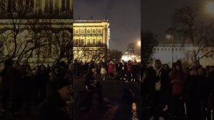 Уличный музыкант в Санкт-Петербурге исполняет песню "Группа крови" Виктора Цоя