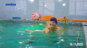 Упражнения для младенца в бассейне
